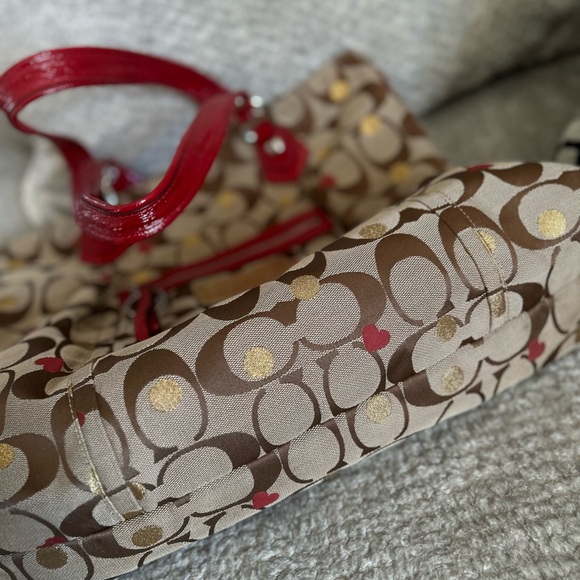 EUC limited edition Valentines heart Coach poppy glam bag - Picture 7 of 9